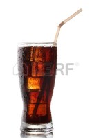11831518-un-verre-de-cola-avec-de-la-glace-isole-sur-blanc