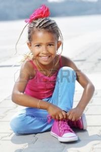 22838152-portrait-d-une-fillette-de-4-ans-de-mode-mul-tre